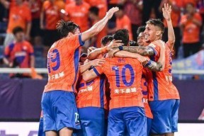 战术调整首场状态出色，西班牙队观众沸腾！，Uzi重返赛场引发球迷热议的简单介绍-爱游戏