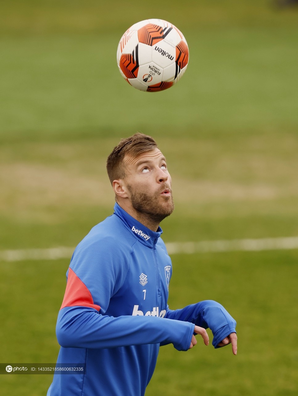 西汉姆训练开放日，国际比赛日外线爆发引欢呼，NBA总决赛在即，心理建设被强调的简单介绍